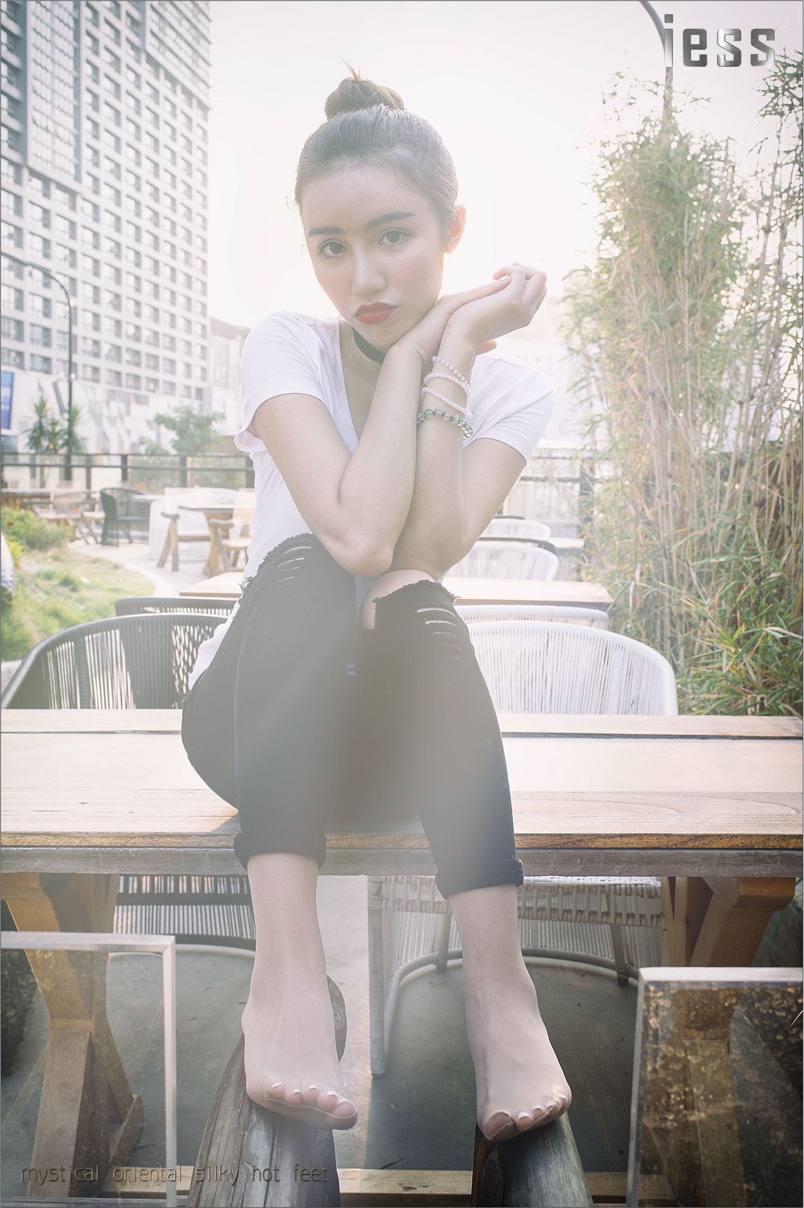 [IESS]异思趣向 女主播SASA 超薄肉丝